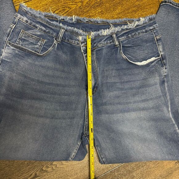 (161)Distressed Skinny Jeans - Picture 5 of 10